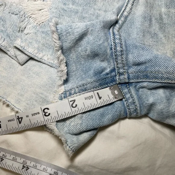 Hollister Button-up High-Waisted Distressed Denim Shorts Size 9 - Picture 9 of 10